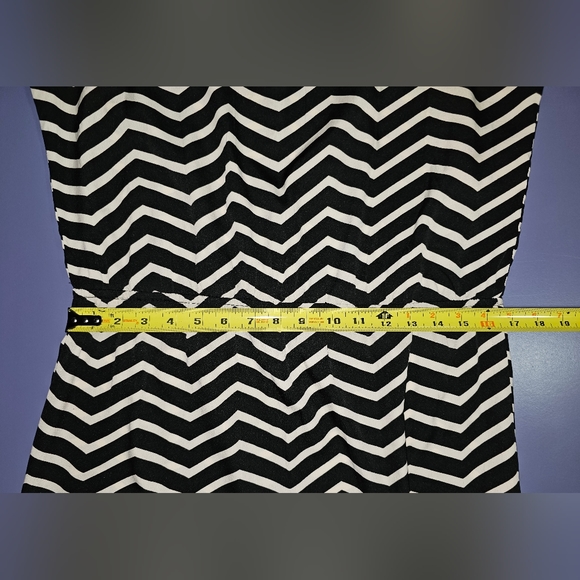 [Indulge GogoApperal] High Low Midi Dress 《M》 Chevron/Black &… - Picture 9 of 12